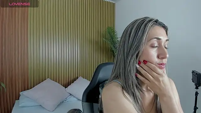 Snapshot of karlyy_ chatting on 26, 11, 2025 karlyy online show from 26, 11, 2025