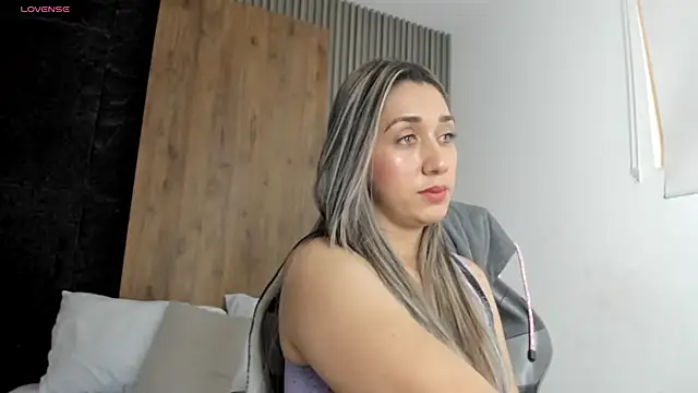 Snapshot of karlyy_ chatting on 15, 12, 2025 karlyy online show from 15, 12, 2025