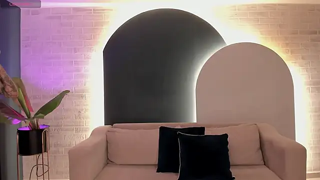 Snapshot of ChristineFord_ chatting on 28, 10, 2025 ChristineFord  online show from 28, 10, 2025