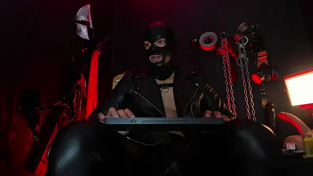 Snapshot of Master_Connor_BDSM chatting on 24, 5, 2026 Master Connor BDSM online show from 24, 5, 2026
