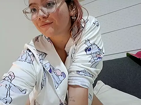 Snapshot of Red_Lola_ chatting on 19, 10, 2025 Red Lola online show from 19, 10, 2025