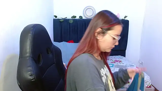 Red Lola  online show from 28, 10, 2025