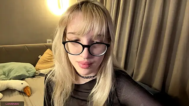 Milkmoriee online show from 17, 11, 2025