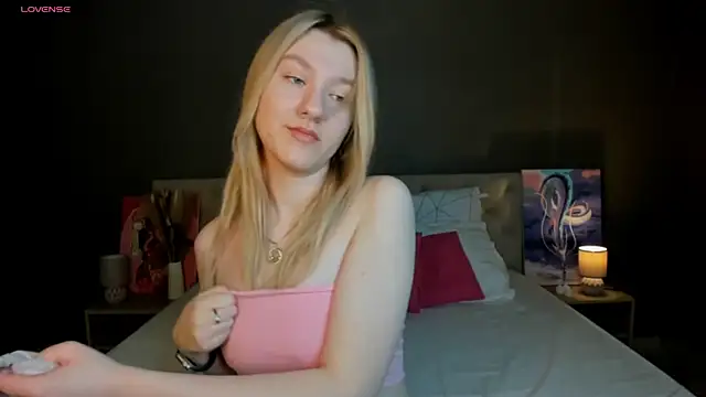 Snapshot of LinaRayy chatting on 18, 10, 2025 LinaRayy online show from 18, 10, 2025