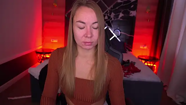 Snapshot of VixenMuse chatting on 27, 10, 2025 VixenMuse online show from 27, 10, 2025