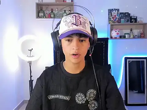 Snapshot of Alejo_Desire chatting on 14, 11, 2025 Alejo Desire online show from 14, 11, 2025