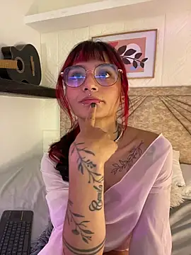 Snapshot of Emma_duff chatting on 24, 4, 2026 Emma duff online show from 24, 4, 2026