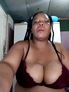 boobsqueenxo online show from 20, 11, 2025