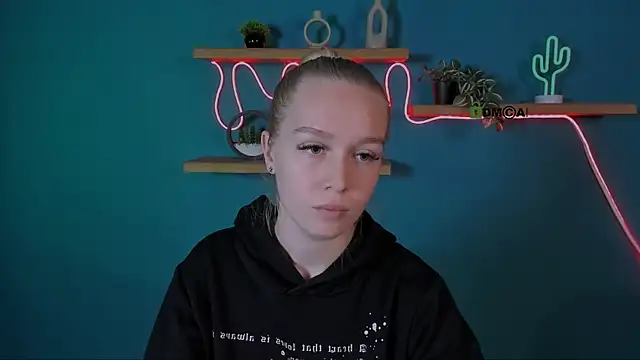 Snapshot of megan_cold chatting on 25, 10, 2025 megan cold online show from 25, 10, 2025