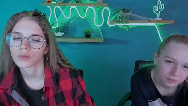 Snapshot of megan_cold chatting on 30, 10, 2025 megan cold online show from 30, 10, 2025