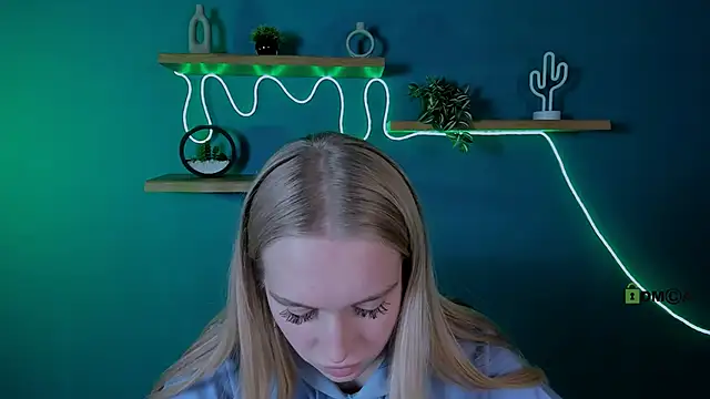 Snapshot of megan_cold chatting on 4, 11, 2025 megan cold online show from 4, 11, 2025