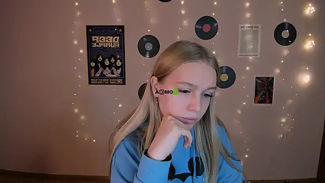 Snapshot of megan_cold chatting on 8, 11, 2025 megan cold online show from 8, 11, 2025