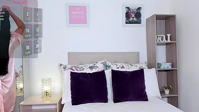 Snapshot of mia_canoo chatting on 11, 11, 2025 mia canoo online show from 11, 11, 2025