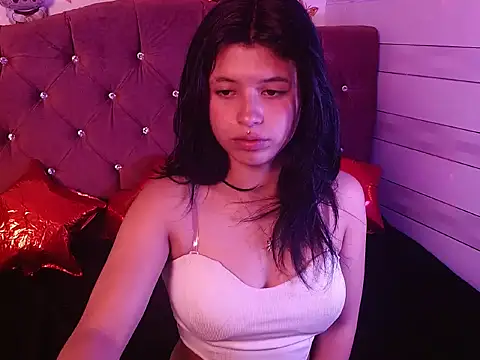 Snapshot of petite_coral chatting on 7, 11, 2025 petite coral online show from 7, 11, 2025