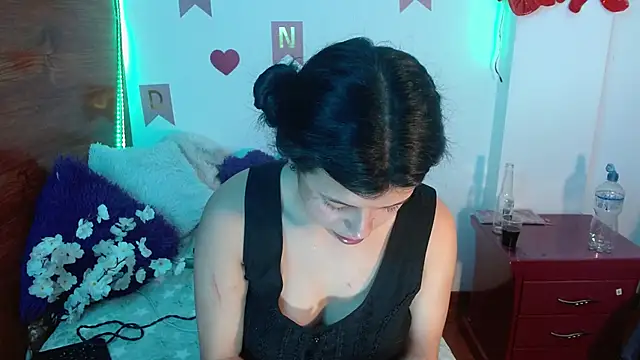 Snapshot of petite_coral chatting on 1, 12, 2025 petite coral online show from 1, 12, 2025