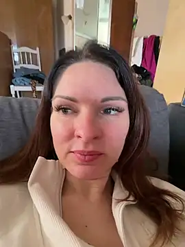 kinkysarahx online show from 11, 4, 2026