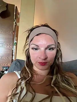 Snapshot of kinkysarahx chatting on 17, 5, 2026 kinkysarahx online show from 17, 5, 2026