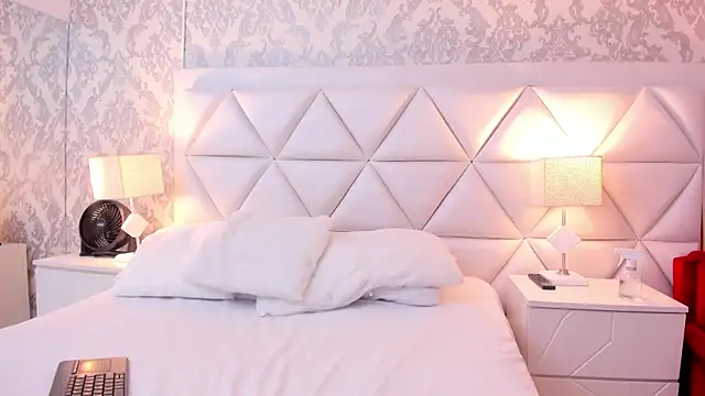 AnnyeWatson online show from 21, 12, 2025