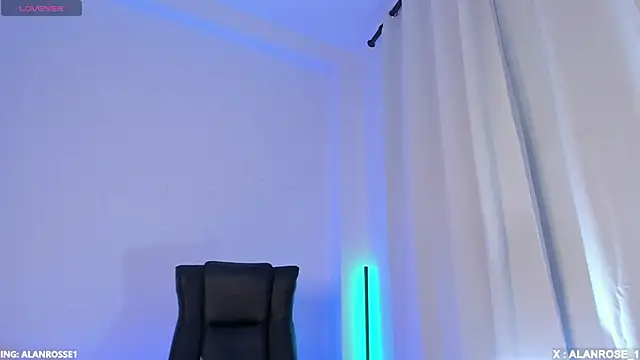 Snapshot of AlanRose01 chatting on 8, 11, 2025 AlanRose01 online show from 8, 11, 2025