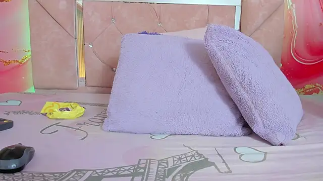 mia  blaze   online show from 13, 4, 2026