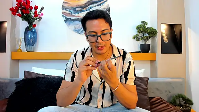 Snapshot of JohnBelRose chatting on 6, 11, 2025 JohnBelRose online show from 6, 11, 2025