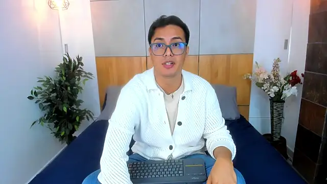 Snapshot of JohnBelRose chatting on 28, 11, 2025 JohnBelRose online show from 28, 11, 2025