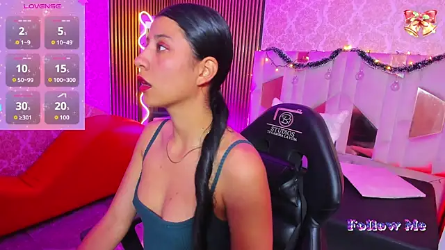 Snapshot of Adisson_Tay chatting on 5, 12, 2025 Adisson Tay online show from 5, 12, 2025