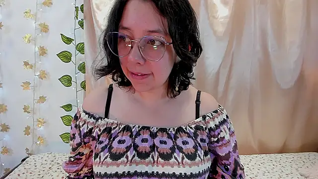 Snapshot of Milie_yue chatting on 27, 11, 2025 Milie yue online show from 27, 11, 2025