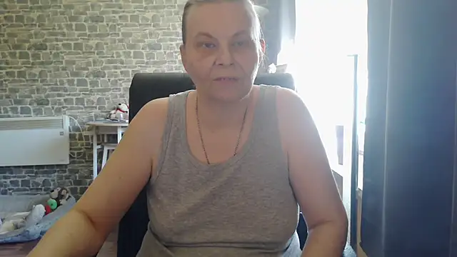 Snapshot of Diamond_Bite chatting on 20, 10, 2025 Diamond Bite online show from 20, 10, 2025