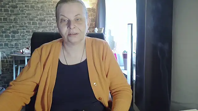 Snapshot of Diamond_Bite chatting on 21, 10, 2025 Diamond Bite online show from 21, 10, 2025