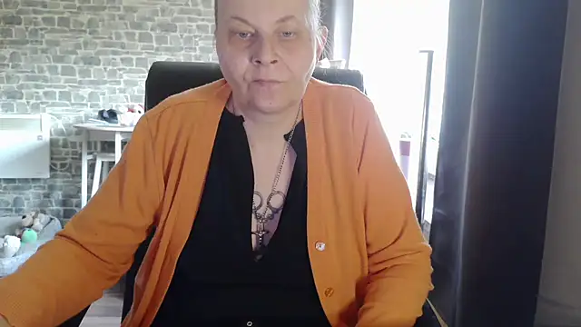 Snapshot of Diamond_Bite chatting on 22, 10, 2025 Diamond Bite online show from 22, 10, 2025