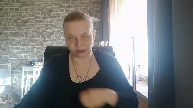 Snapshot of Diamond_Bite chatting on 1, 11, 2025 Diamond Bite online show from 1, 11, 2025