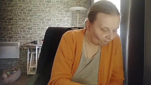 Snapshot of Diamond_Bite chatting on 5, 11, 2025 Diamond Bite online show from 5, 11, 2025