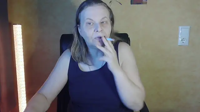 Snapshot of Diamond_Bite chatting on 8, 11, 2025 Diamond Bite online show from 8, 11, 2025