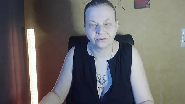 Snapshot of Diamond_Bite chatting on 15, 11, 2025 Diamond Bite online show from 15, 11, 2025