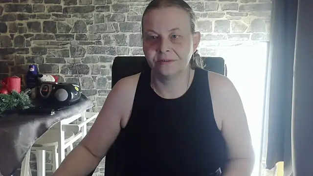 Snapshot of Diamond_Bite chatting on 28, 11, 2025 Diamond Bite online show from 28, 11, 2025