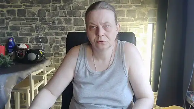 Snapshot of Diamond_Bite chatting on 1, 12, 2025 Diamond Bite online show from 1, 12, 2025