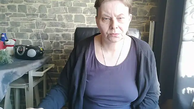 Snapshot of Diamond_Bite chatting on 16, 12, 2025 Diamond Bite online show from 16, 12, 2025