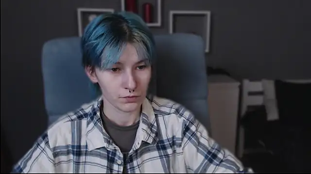 Snapshot of guitarandangell chatting on 24, 10, 2025 guitarandangell online show from 24, 10, 2025