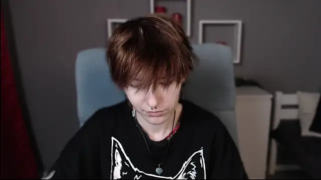 Snapshot of guitarandangell chatting on 21, 11, 2025 guitarandangell online show from 21, 11, 2025