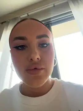 KiraSunshine online show from 18, 2, 2026