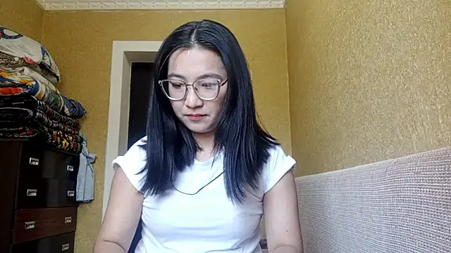 LinneaHyles online show from 6, 11, 2025