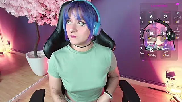 Snapshot of LuanEter chatting on 22, 12, 2025 LuanEter online show from 22, 12, 2025