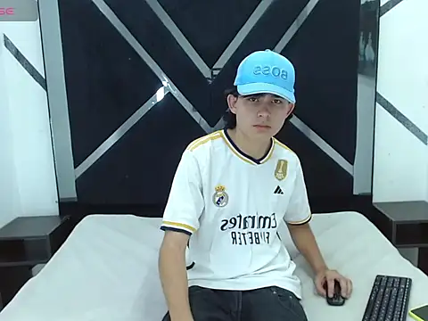 Tom 0001 online show from 25, 10, 2025