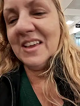 Snapshot of JennyInVegas chatting on 3, 5, 2026 JennyInVegas online show from 3, 5, 2026