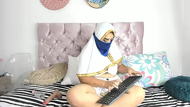 Inaya Khalifa online show from 14, 11, 2025