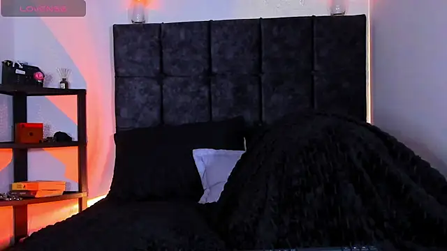 Snapshot of Theo_Noxxx chatting on 21, 10, 2025 Theo Noxxx online show from 21, 10, 2025