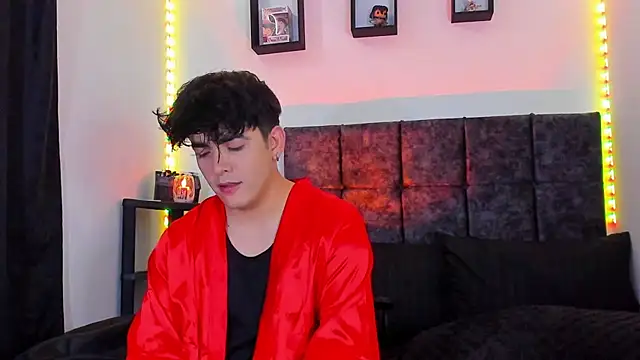 Snapshot of Theo_Noxxx chatting on 25, 10, 2025 Theo Noxxx online show from 25, 10, 2025