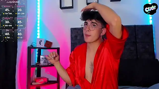 Snapshot of Theo_Noxxx chatting on 30, 11, 2025 Theo Noxxx online show from 30, 11, 2025