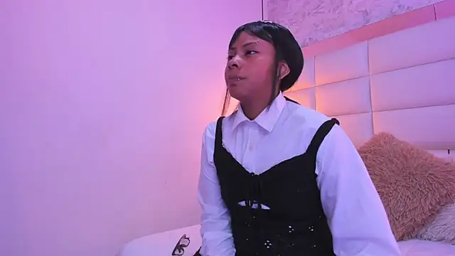 Snapshot of Sofia_clk chatting on 25, 11, 2025 Sofia clk online show from 25, 11, 2025